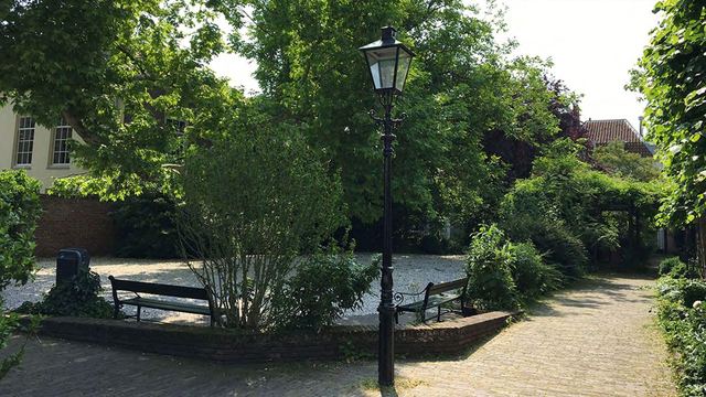 In De Ruimte Utrecht – binnentuin met lantaarn